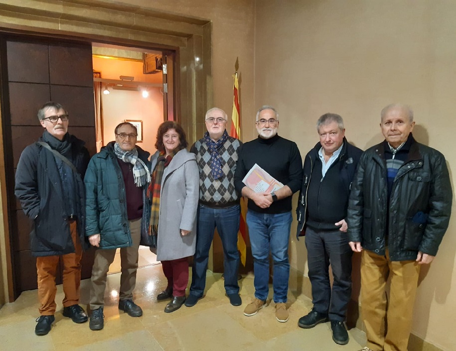 Rolde de Estudios Aragoneses Consello d'a Fabla Aragonesa Institut d'Estudis del Baix Cinca Associació Cultural del Matarranya Entregan al Chusticia una queja sobre la situación del aragonés y el catalán