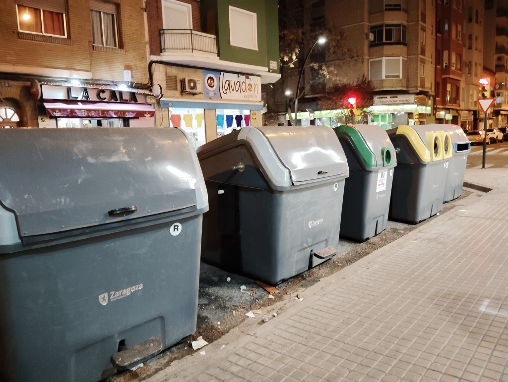 Zaragoza en Común alerta sobre los nuevos contenedores de basura “no adaptados a personas con movilidad reducida”