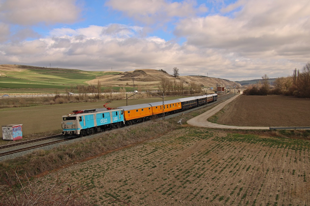 El Tren Azul de AZAFT inicia su temporada de circulaciones 2024 con el “Tren del Tambor” a La Puebla d'Íxar