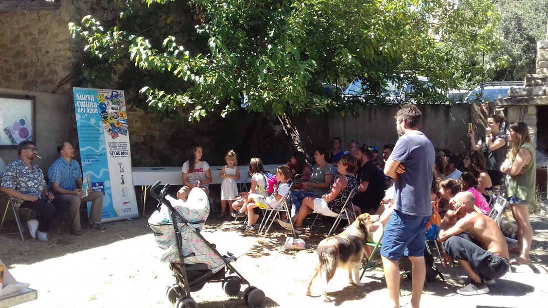 Mipanas en pegatina: memoria periodística de una lucha rural en el altoaragón