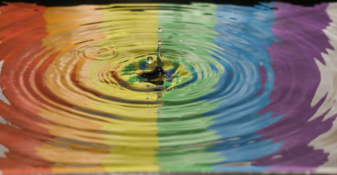 Vandalizado el banco LGTBI de la Fuente Torán en Teruel