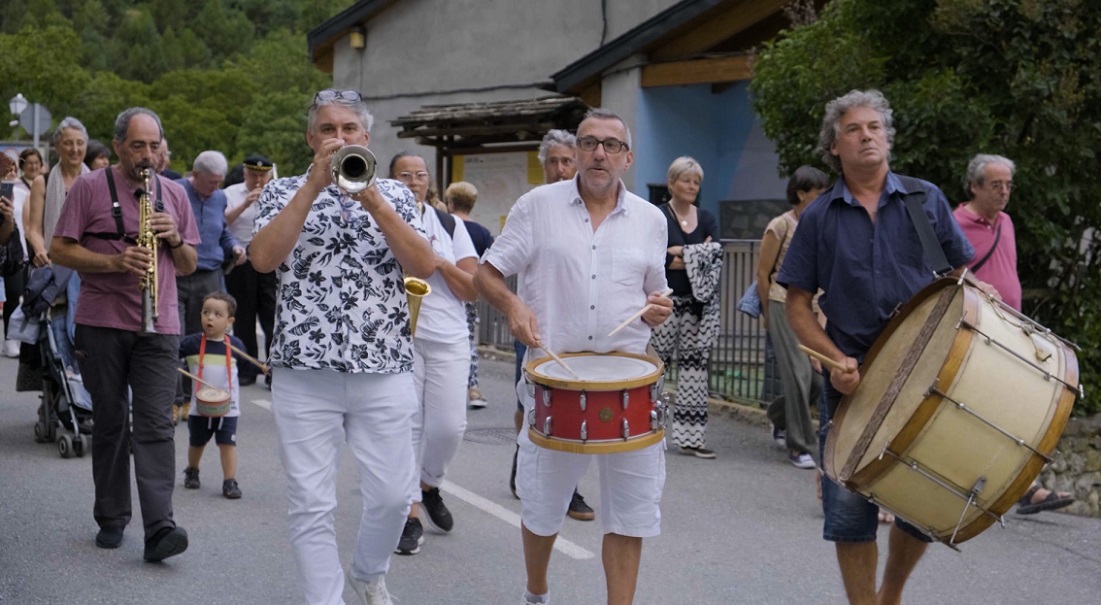 Espiello s'abanza a la devantadera oficial y ofreix un cabo de semana de procheccions ligadas a lo territorio