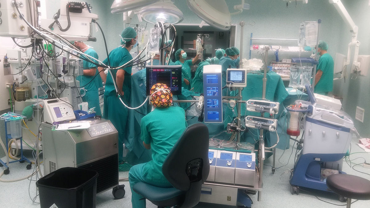 Imagen de archivo de la intervención de un trasplante llevado a cabo en el Hospital U. Miguel Servet de Zaragoza