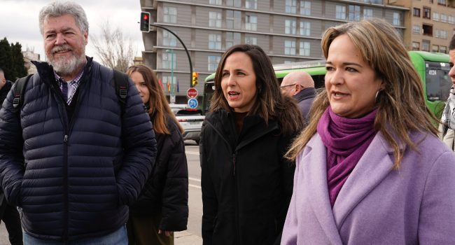 Goikoetxea junto a Belarra y Uralde a orillas del Ebro | Foto: Podemos