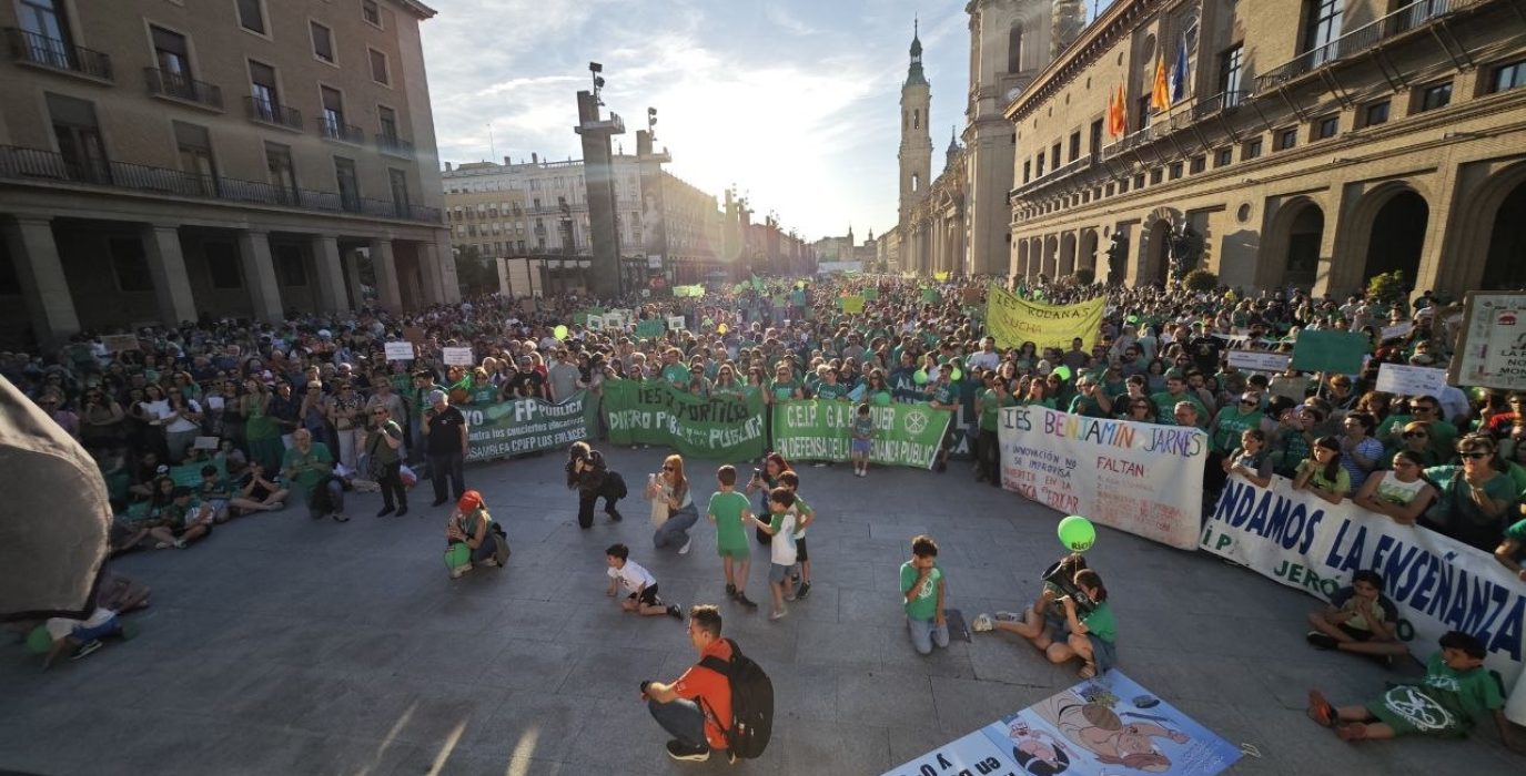 Multitudinaria movilización en Zaragoza para poner el colofón a dos días de huelga educativa | Foto: Pablo Híjar / AraInfo