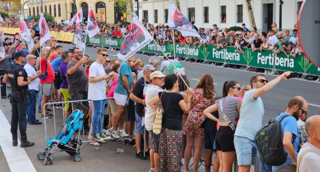 Banderolas de Anayeta en defensa de Canal Roya en la meta de Zaragoza | Foto: @PDMAAragon