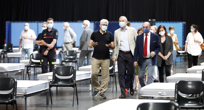 Lambán y Azcón visitan las instalaciones del Auditorio de Zaragoza donde se ha habilitado un espacio para la estancia de enfermos leves o asintomáticos por COVID. Foto: DGA