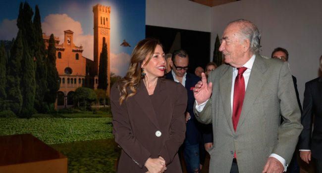 Natalia Chueca junto a Amado Franco, presidente de Fundación Ibercaja | Foto: Ayuntamiento de Zaragoza
