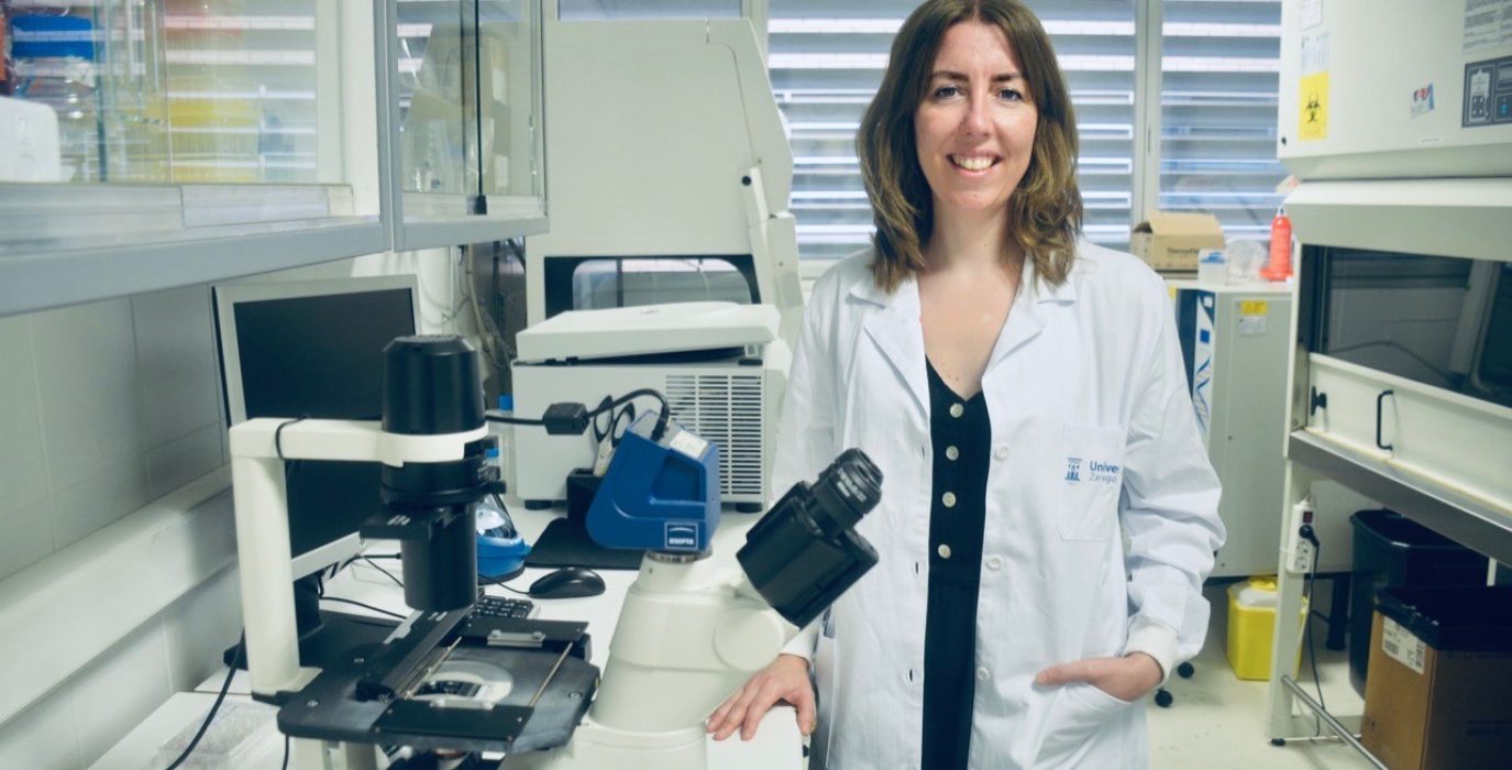 Raquel Manzano Martínez, en el campus de Veterinaria de la Universidad de Zaragoza, donde realiza su investigación