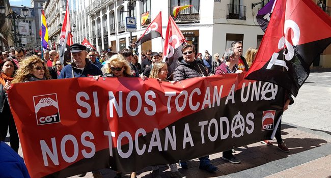 Pancarta de CGT en la manifestación del 1 de Mayo en Zaragoza. Foto: @igoiz17 (AraInfo)