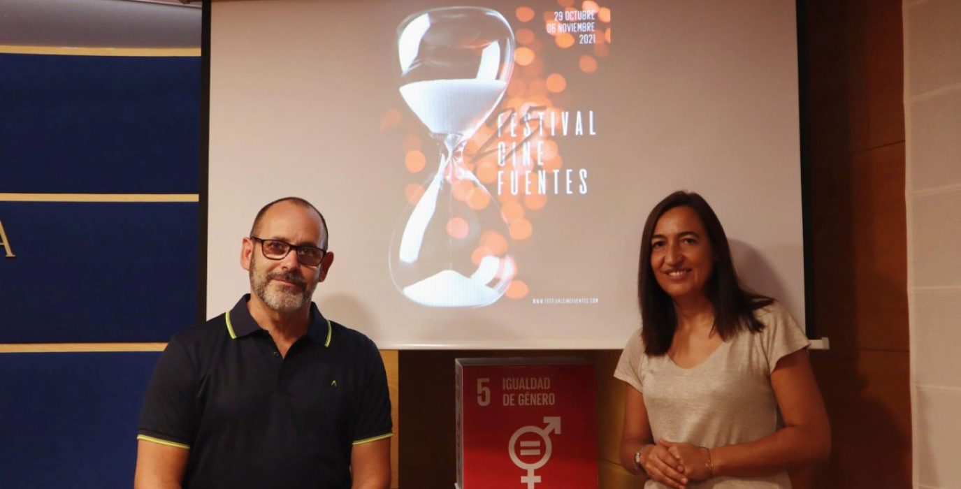 La concejala del Ayuntamiento de Fuentes de Ebro, Cristina Palacín, y el director del festival, José Antonio Aguilar.
