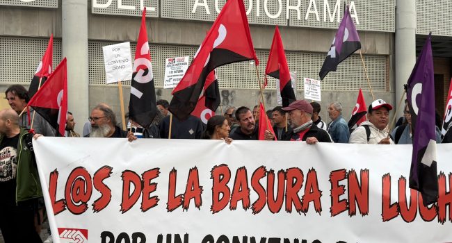 Concentración durante la huelga de limpieza en FCC Zaragoza | Foto: CGT