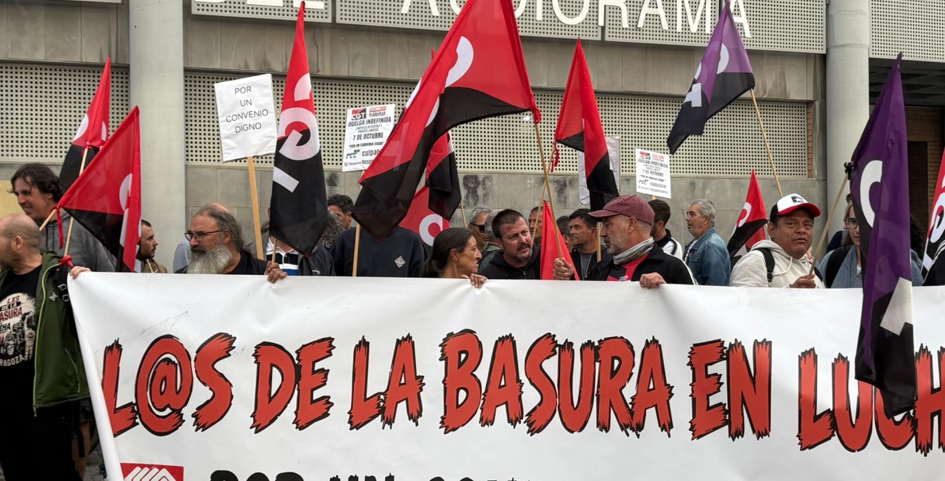 Concentración durante la huelga de limpieza en FCC Zaragoza | Foto: CGT