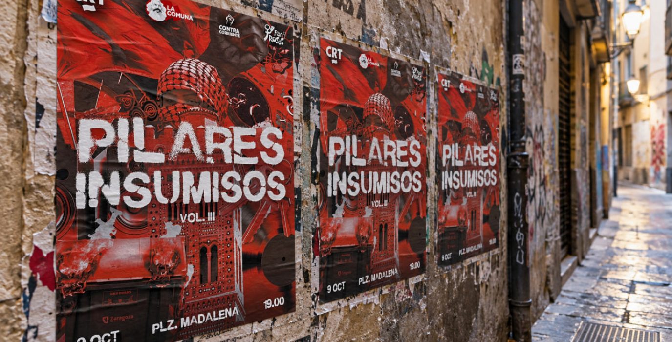 Mockup con el cartel de los Pilares Insumisos 2026.