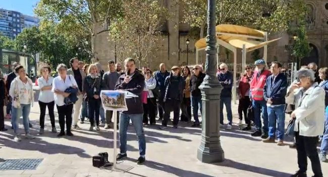 Lectura del manifiesto vecinal en la plaza de San Miguel | Foto: Plataforma San Miguel