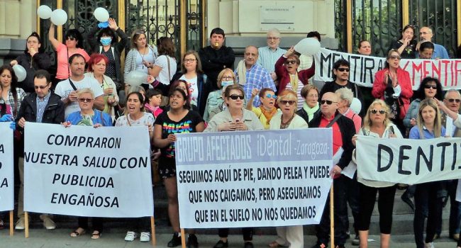 Protesta por la estafa de iDental en Zaragoza.