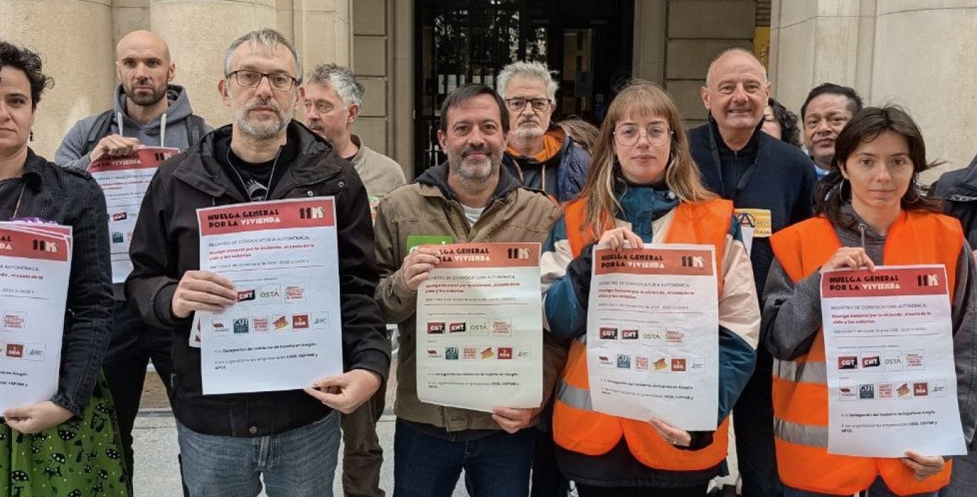 Representantes del movimiento inquilino y los sindicatos combativos presentan en Zaragoza la convocatoria de huelga general del 11N | Foto: Iker G. Izagirre / AraInfo
