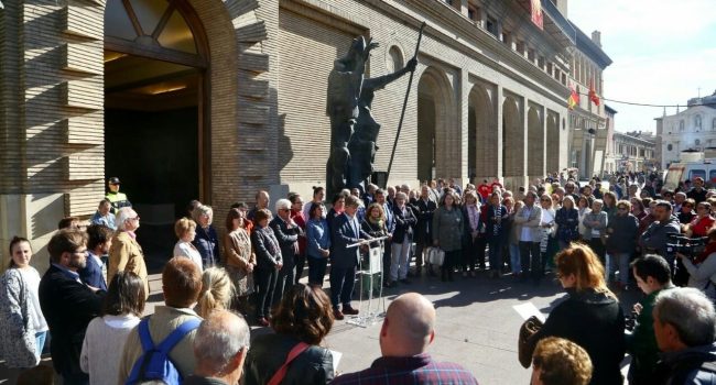 Concentración contra las agresiones machistas en el Ayuntamiento de Zaragoza. Foto: AZ