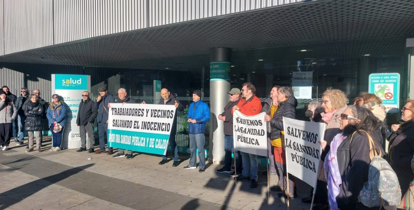 Concentración contra los recortes en el Inocencio Jiménez de Zaragoza | Foto: José Luis Martínez