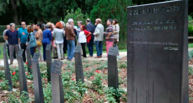 Una imagen de archivo de la inauguración en 2016 del memorial a las 13 Rosas en Zaragoza. | Foto: AZ