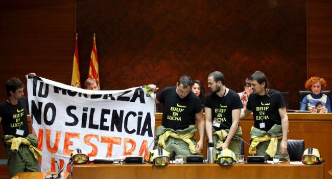 Los bomberos forestales de la BRIF Daroca en su comparecencia en las Cortes.