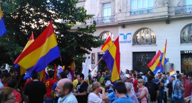 Concentración en Zaragoza por la República