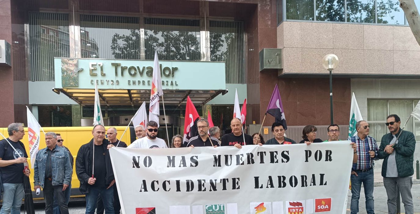 Concentración ante las puertas de Inspección de Trabajo en Zaragoza de los sindicatos CGT, CUT, IA, ISTA y SOA.