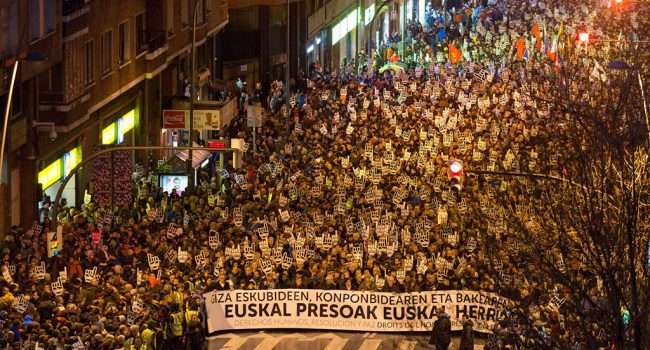 Cabecera de la manifestación de Sare en Bilbo. Foto: Dani Blanco (Argia)