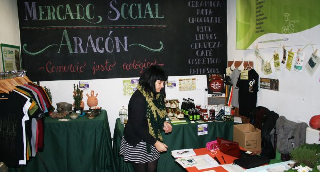 Puesto de entidades dell Mercado Social de Aragón. Foto: AraInfo