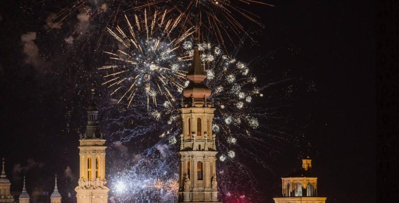 Fuegos artificiales en los Pilares | Foto: Daniel Marcos (AZ)