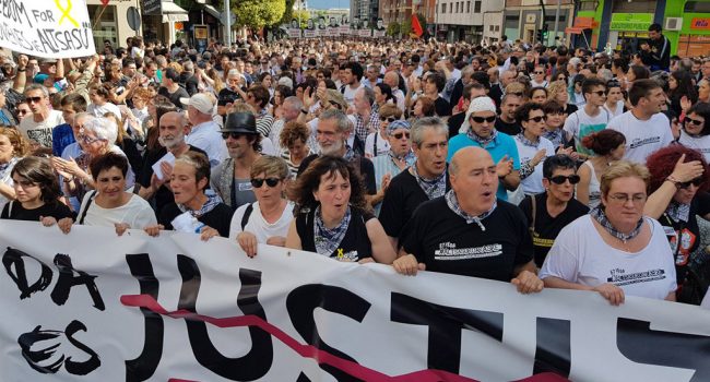 Manifestación en Iruñea en solidaridad con los jóvenes de Altsasu. Foto: @Altsasugurasoak