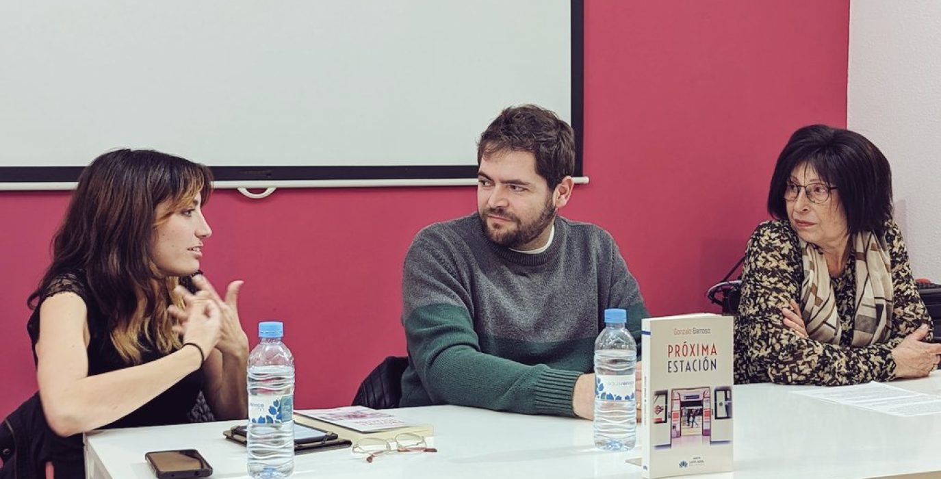 Rocío Durán, Gonzalo Barroso y Pilar Jodra durante la presentación en La Pantera Rossa de 'Próxima estación' | Foto: @igoiz17 / AraInfo