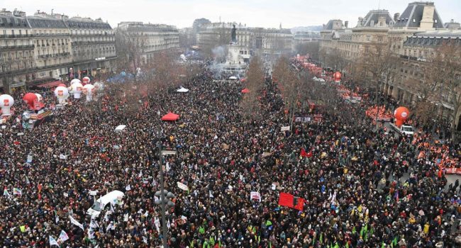 Masiva movilización en París durante la jornada de huelgas y protestas de este jueves | Foto: @L_insoumission