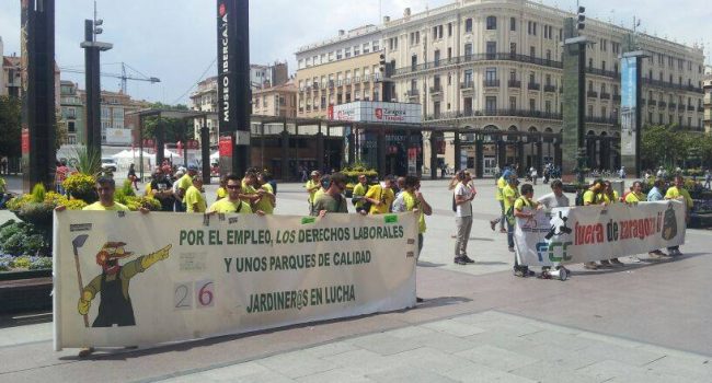 La plantilla se ha vuelto a concentrar esta mañana en la sede del Ayuntamiento de Zaragoza. Foto: CGT Jardinería