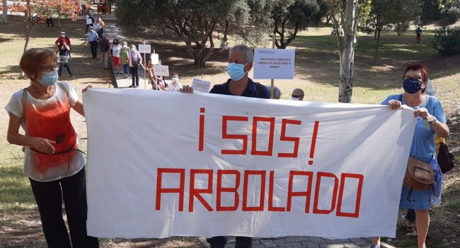 Manifestación en defensa del arbolado del parque Torre Ramona. Foto: ZeC