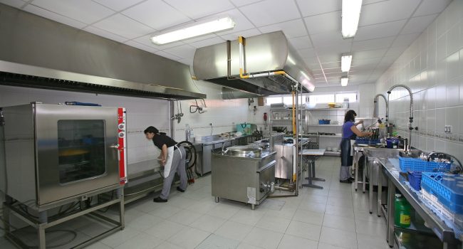 Cocina instalada en un colegio. (Archivo)