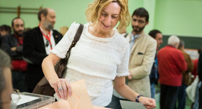 Luquin ejerciendo su derecho al voto el pasado domingo.