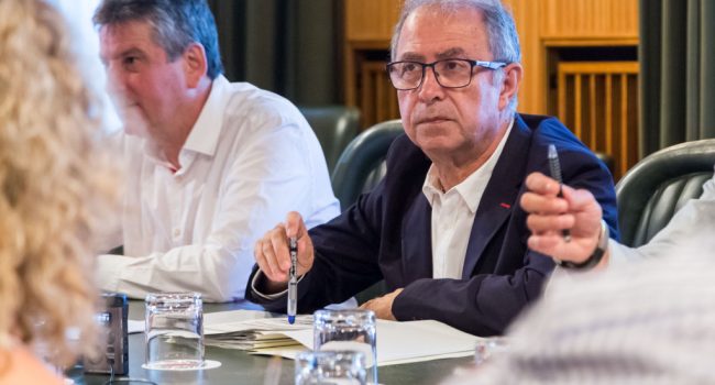 Fernando Gimeno en la Comisión de Deudas del Ayuntamiento de Zaragoza.  Foto: Miguel Gracia (AZ)