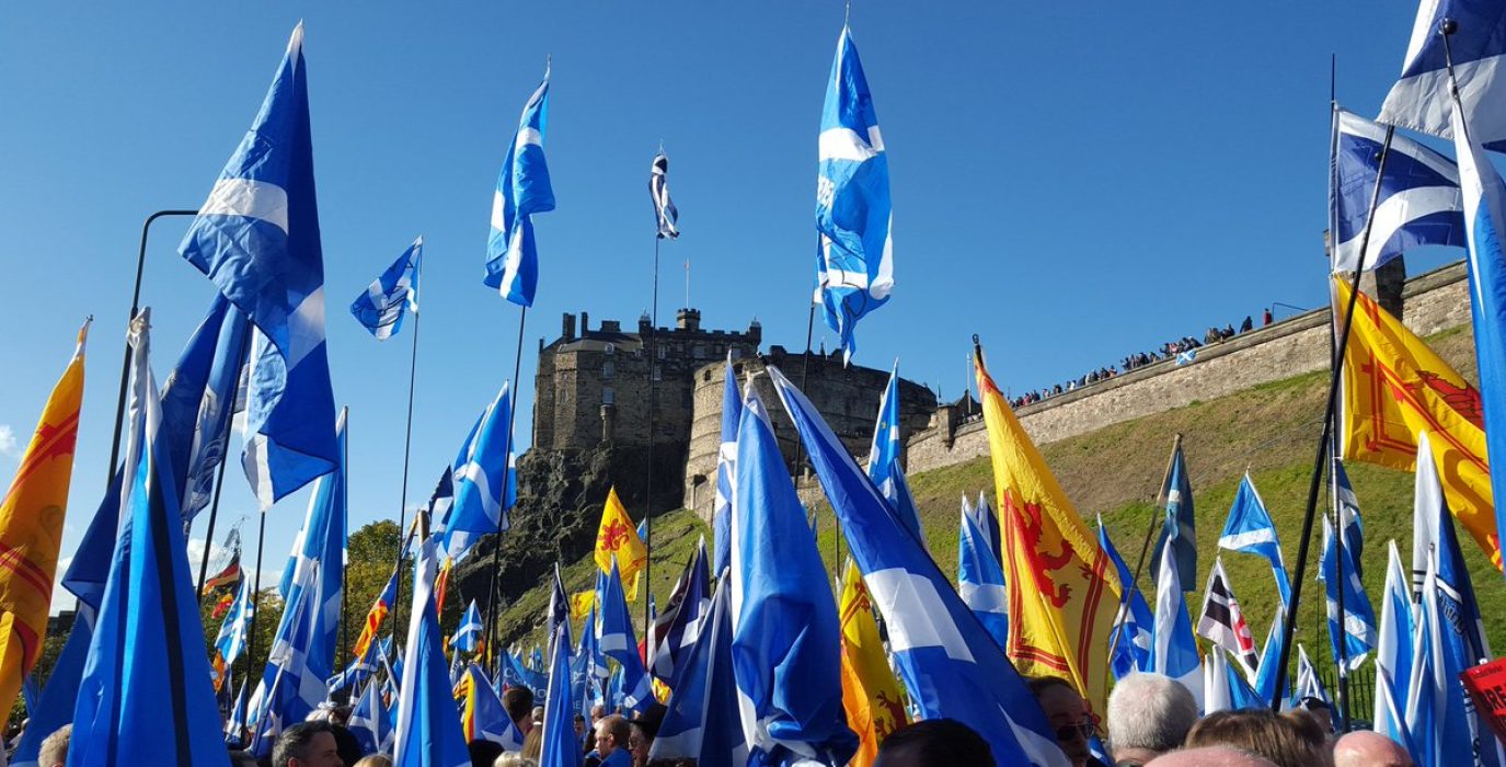 Histórica manifestación en Edimburgo por la independencia de Escocia. Foto: All Under One Banner (@AUOBSCOT)