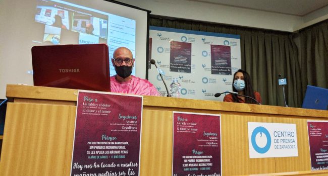 Representantes de la Plataforma de Madres y Padres por la absolución de los seis de Zaragoza, durante la rueda de prensa de este miércoles. Foto: @igoiz17 (AraInfo)