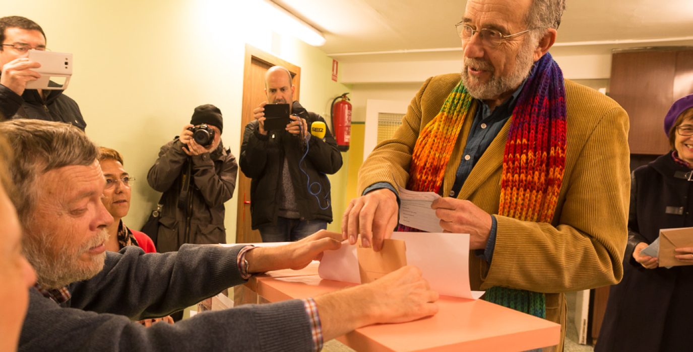 Arrojo votando en un colegio del barrio de Torrero el 20D de 2015. Foto: Pablo Ibáñez (AraInfo)