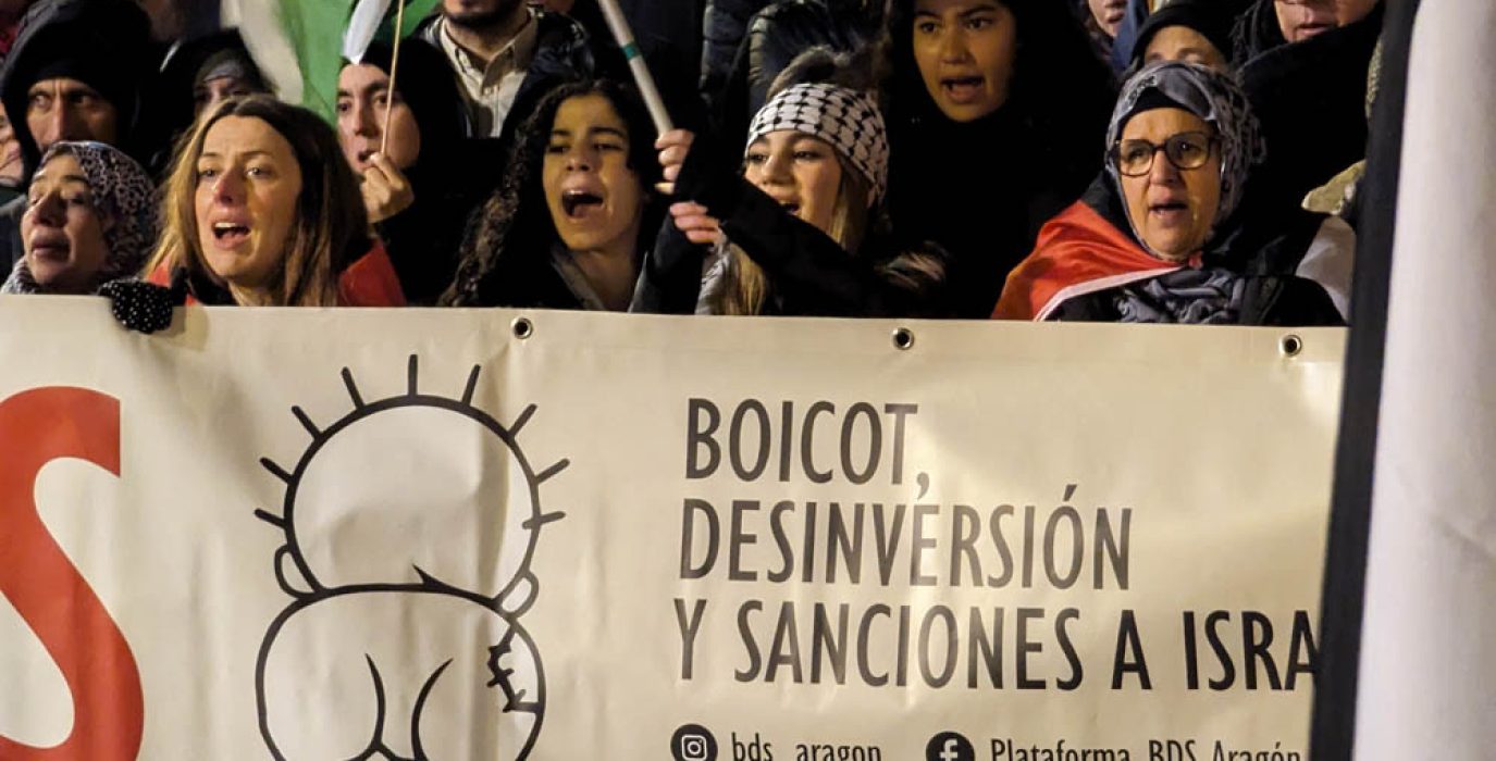 Pancarta del BDS Aragón en una movilización en Zaragoza en solidaridad con Palestina | Foto: Iker G. Izagirre (AraInfo)