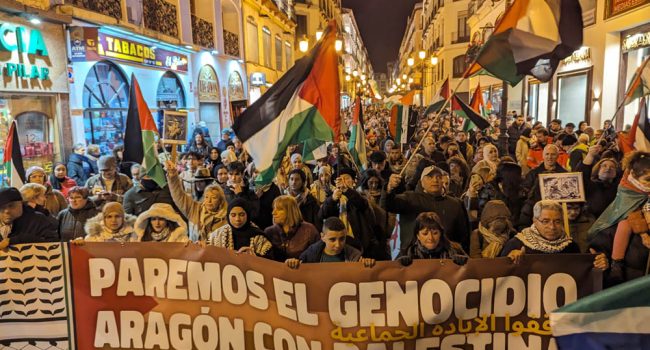 Cabecera de la manifestación en Zaragoza "Paremos el genocidio en Palestina" | Foto: Iker G. Izagirre (AraInfo)