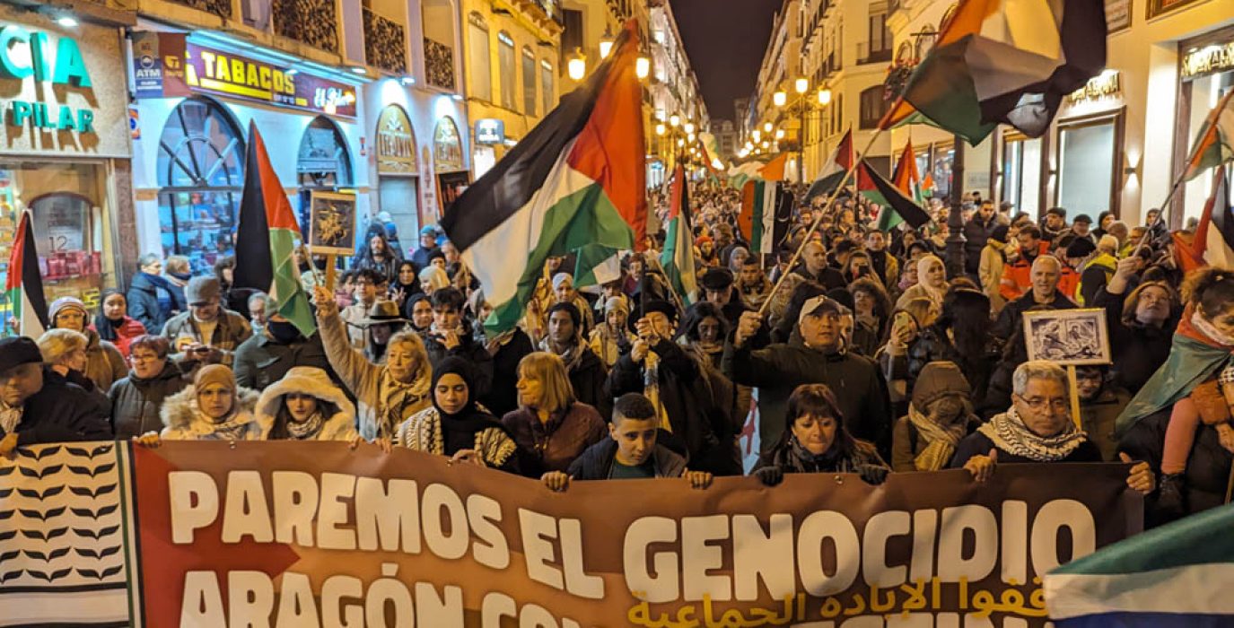 Cabecera de la manifestación en Zaragoza "Paremos el genocidio en Palestina" | Foto: Iker G. Izagirre (AraInfo)