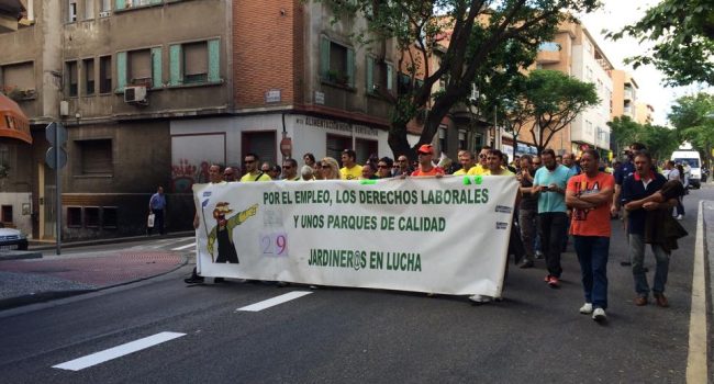 Cabecera de la manifestación de las y los jardineros en Torrero. Foto: CGT Jardinería
