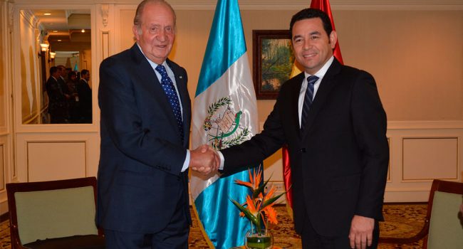 Jimmy Morales en una reunión con Juan Carlos de Borbón en 2016. Foto: CC.