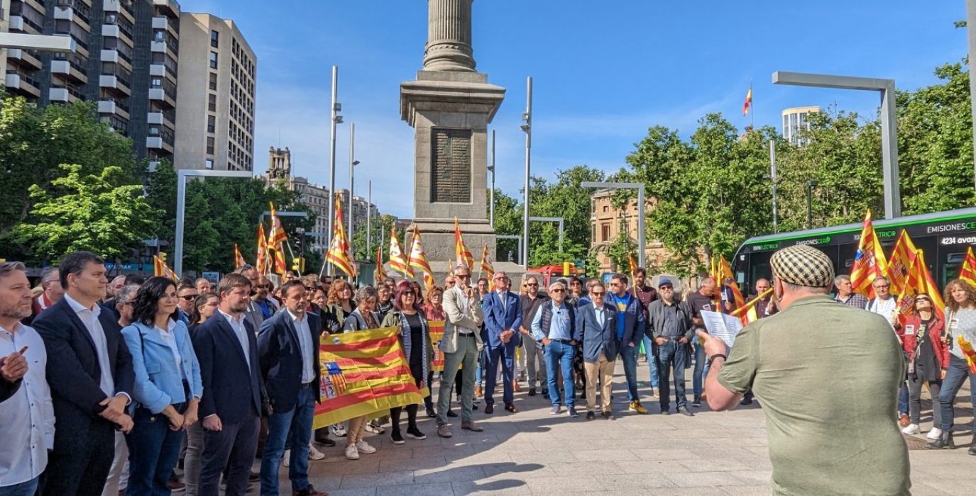 Acto conchunto en Zaragoza d'as organizacions aragonesistas con movito d'o Día d'Aragón | Foto: @OSTAsindicato