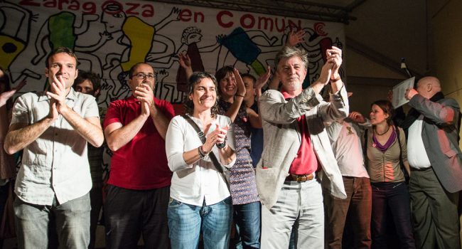 Santisteve, Broto y el resto de candidatos y candidatas de ZeC celebrando los resultados la noche electoral. Foto: Pablo Ibañez (AraInfo)