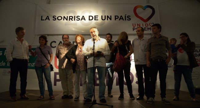 Pedro Arrojo en la carpa de Unidos Podemos en Zaragoza en la noche electoral del 26J. Foto: Pablo Ibáñez (AraInfo)