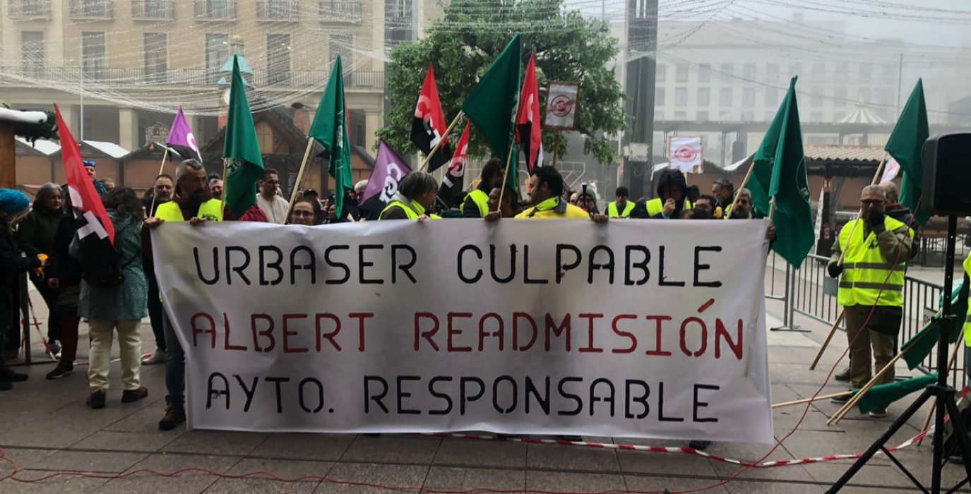 Una de las muchas protestas del comité de empresa de Urbaser por la readmisión del jardinero despedido.